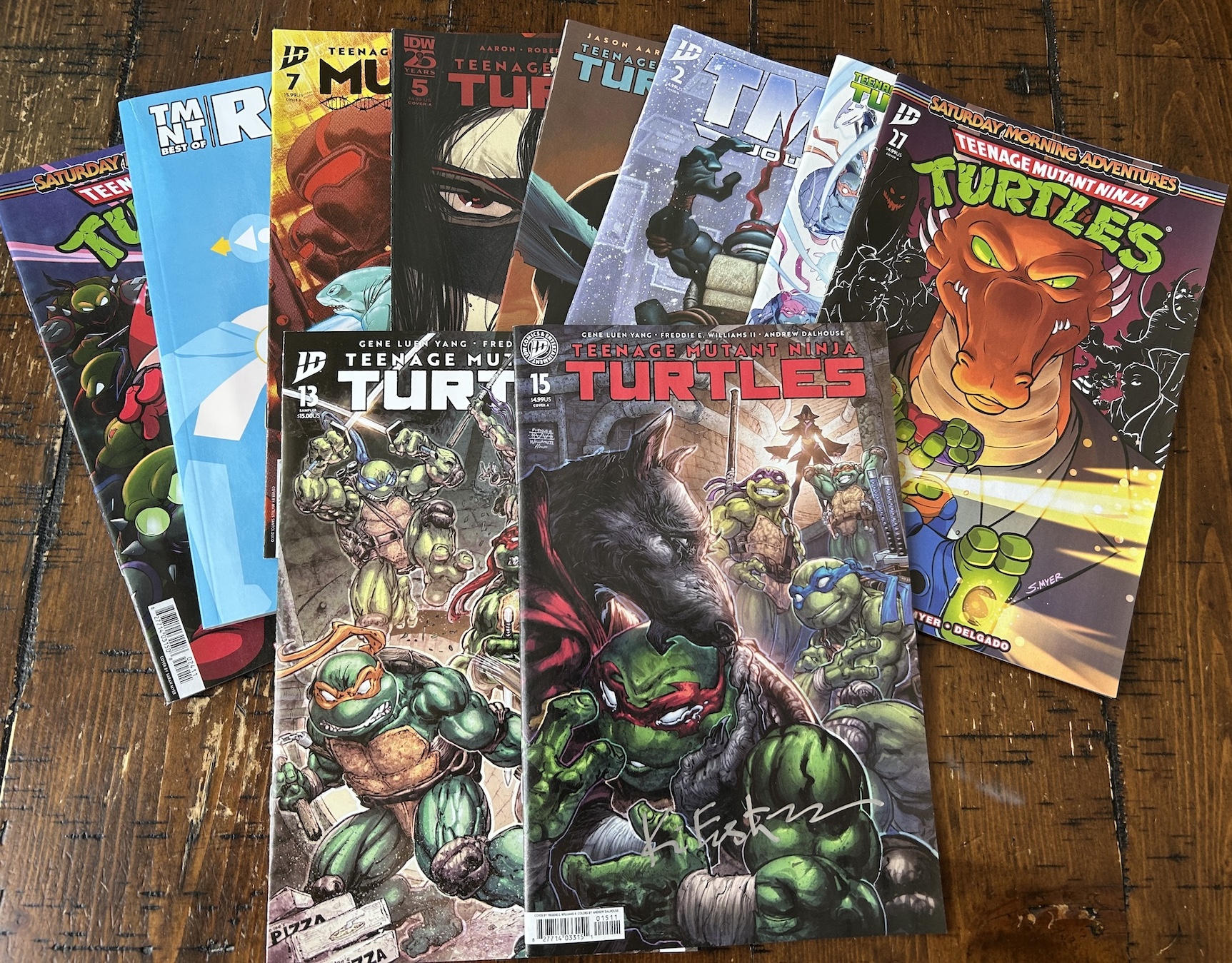 IDW TMNT 10 Book Cowabundle including a Signed by Kevin copy of the 2026 Issue 15